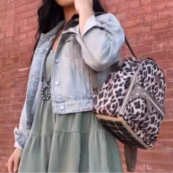 Leopard Itzy Ritzy diaper bag - Picture 7 of 7